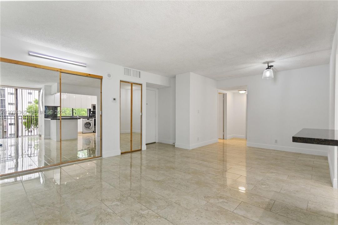 В аренду: $3,150 (2 спален, 2 ванн, 894 Квадратных фут)