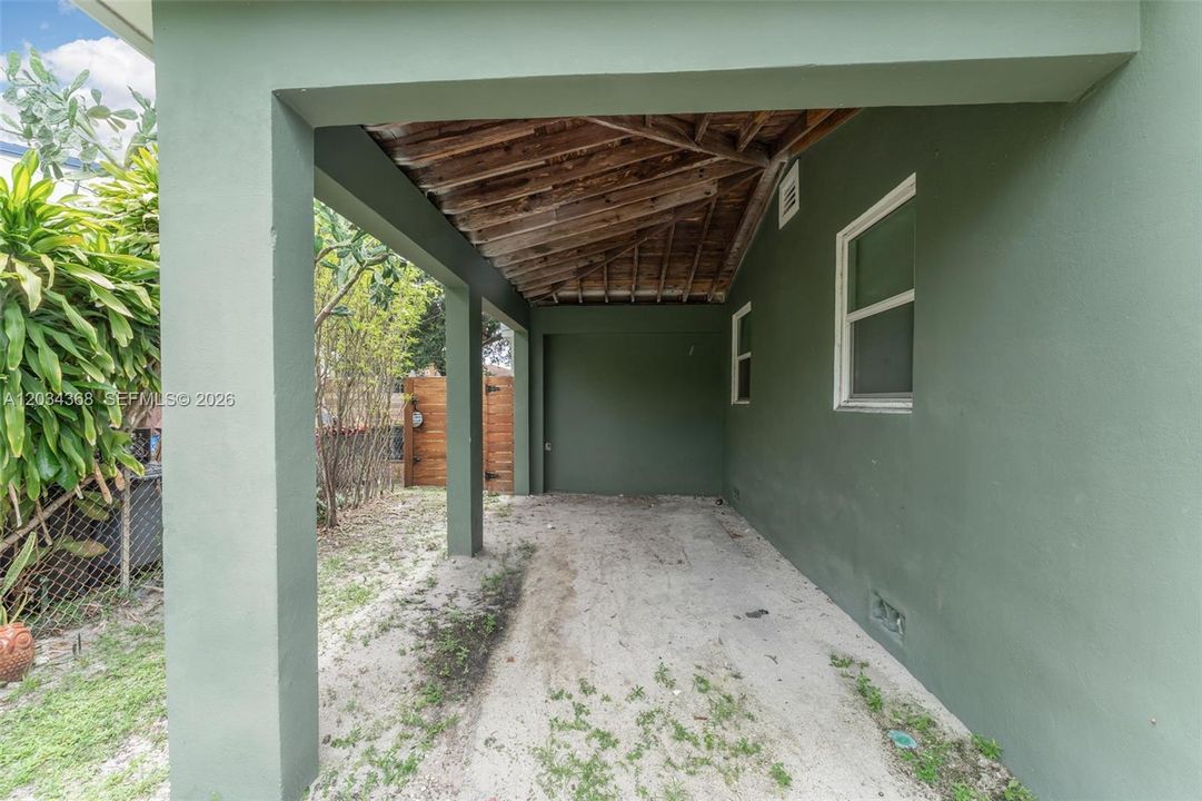 For Sale: $510,000 (2 beds, 1 baths, 873 Square Feet)