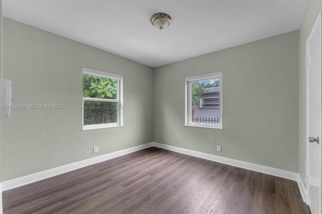 For Sale: $510,000 (2 beds, 1 baths, 873 Square Feet)