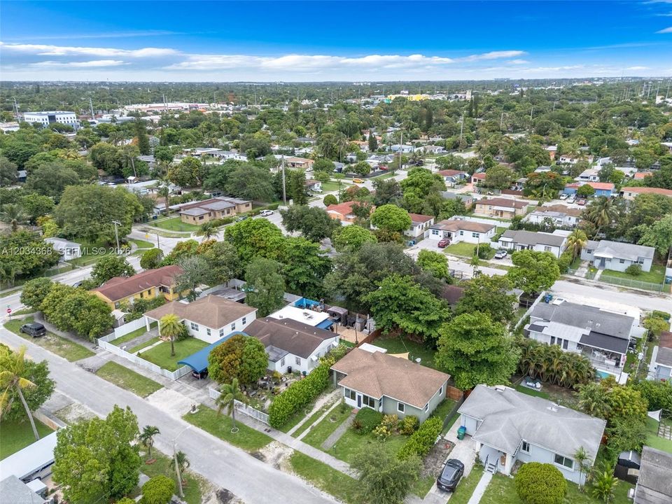 For Sale: $510,000 (2 beds, 1 baths, 873 Square Feet)