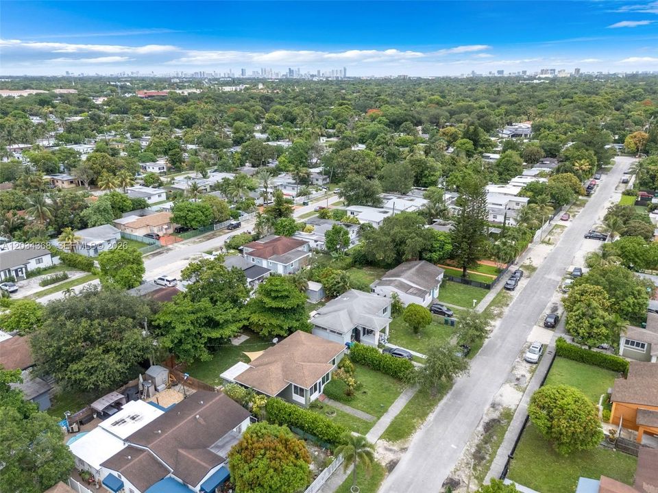 For Sale: $510,000 (2 beds, 1 baths, 873 Square Feet)
