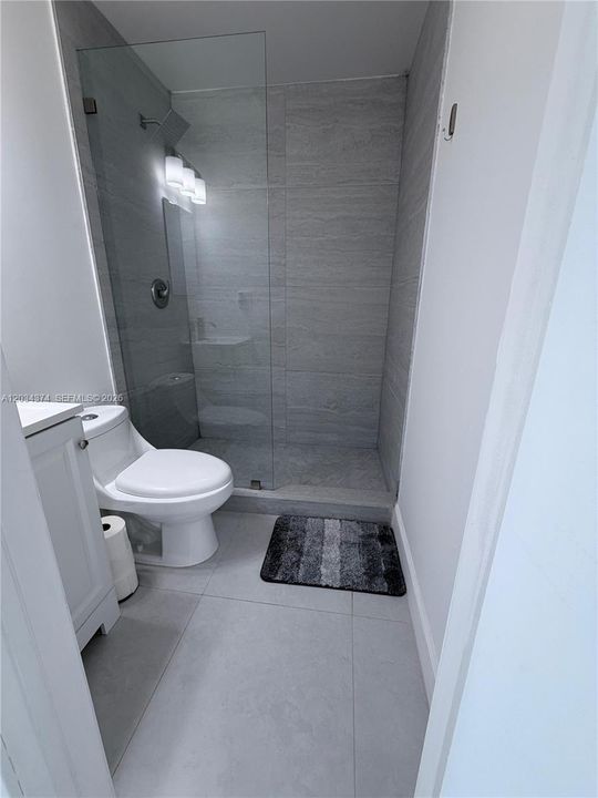 For Sale: $419,900 (2 beds, 2 baths, 882 Square Feet)