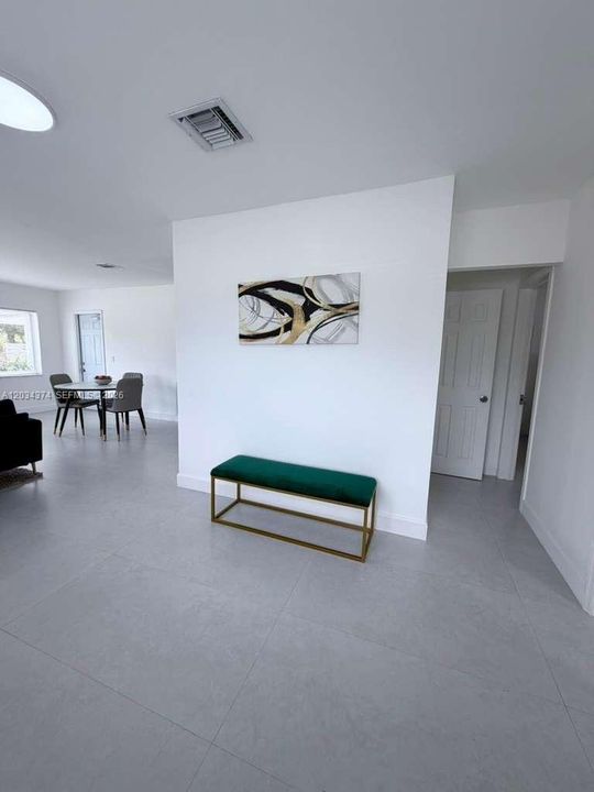 For Sale: $419,900 (2 beds, 2 baths, 882 Square Feet)