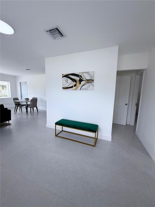For Sale: $419,900 (2 beds, 2 baths, 882 Square Feet)