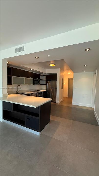 For Rent: $4,450 (2 beds, 2 baths, 1175 Square Feet)
