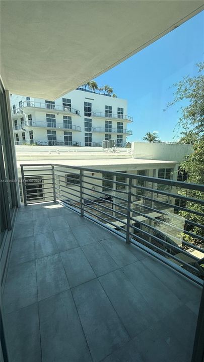 For Rent: $4,450 (2 beds, 2 baths, 1175 Square Feet)