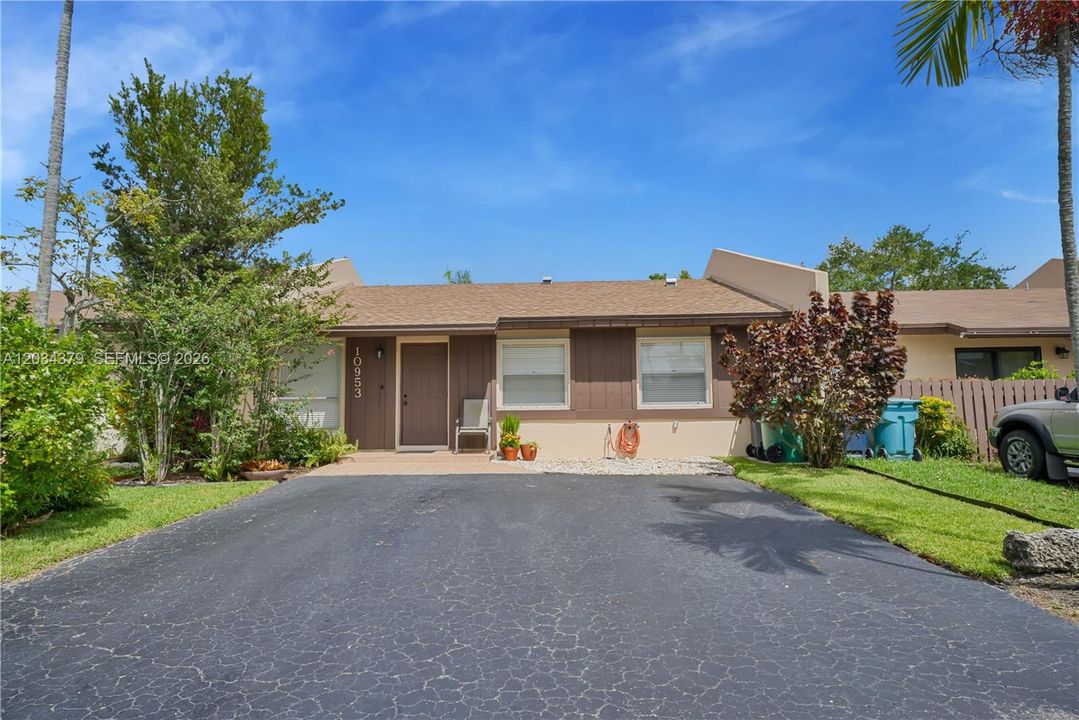 For Sale: $459,500 (3 beds, 2 baths, 1225 Square Feet)