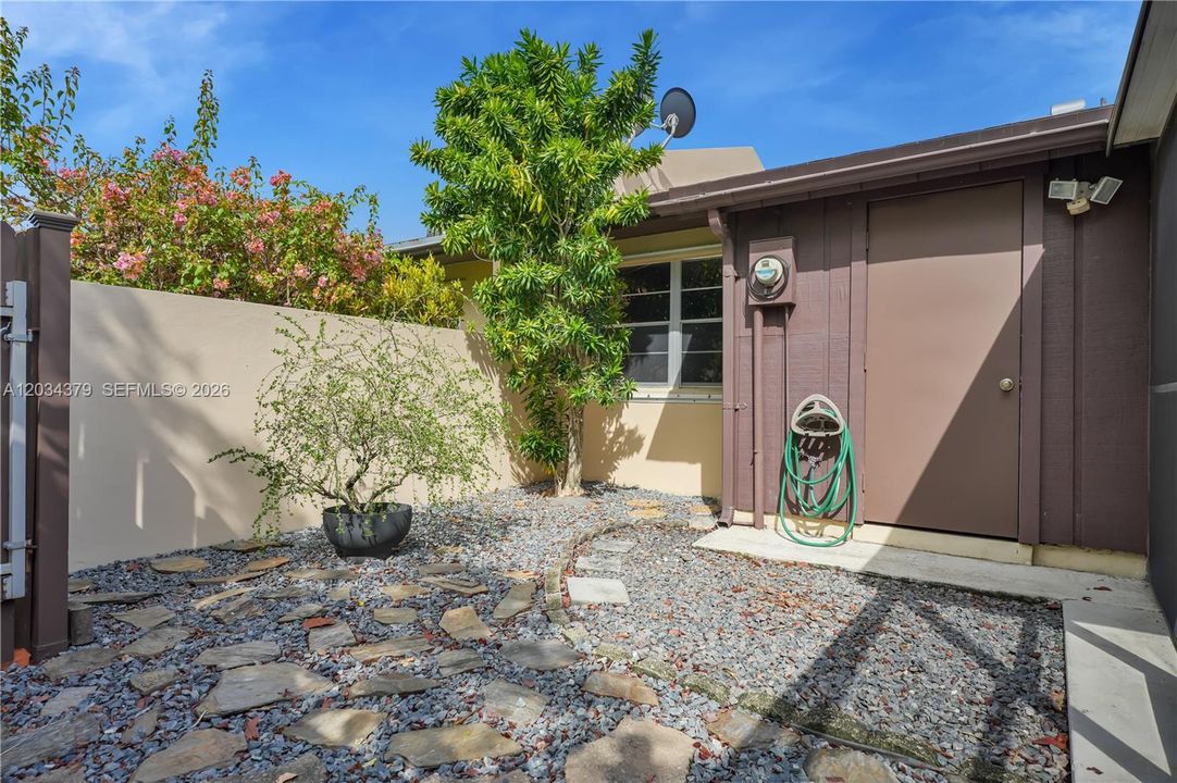 For Sale: $459,500 (3 beds, 2 baths, 1225 Square Feet)