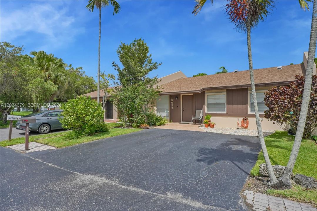 For Sale: $459,500 (3 beds, 2 baths, 1225 Square Feet)