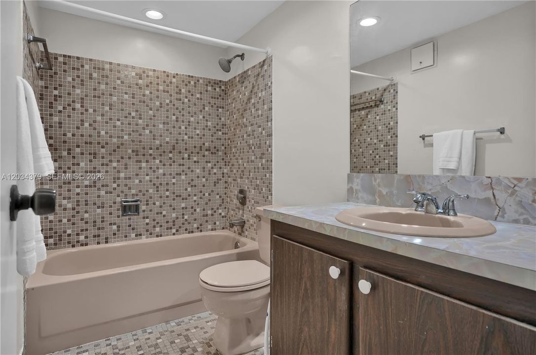 For Sale: $459,500 (3 beds, 2 baths, 1225 Square Feet)
