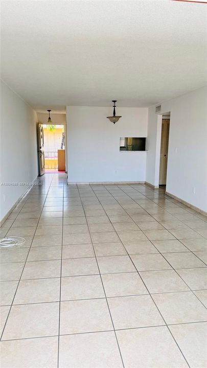 For Rent: $2,200 (2 beds, 2 baths, 1000 Square Feet)