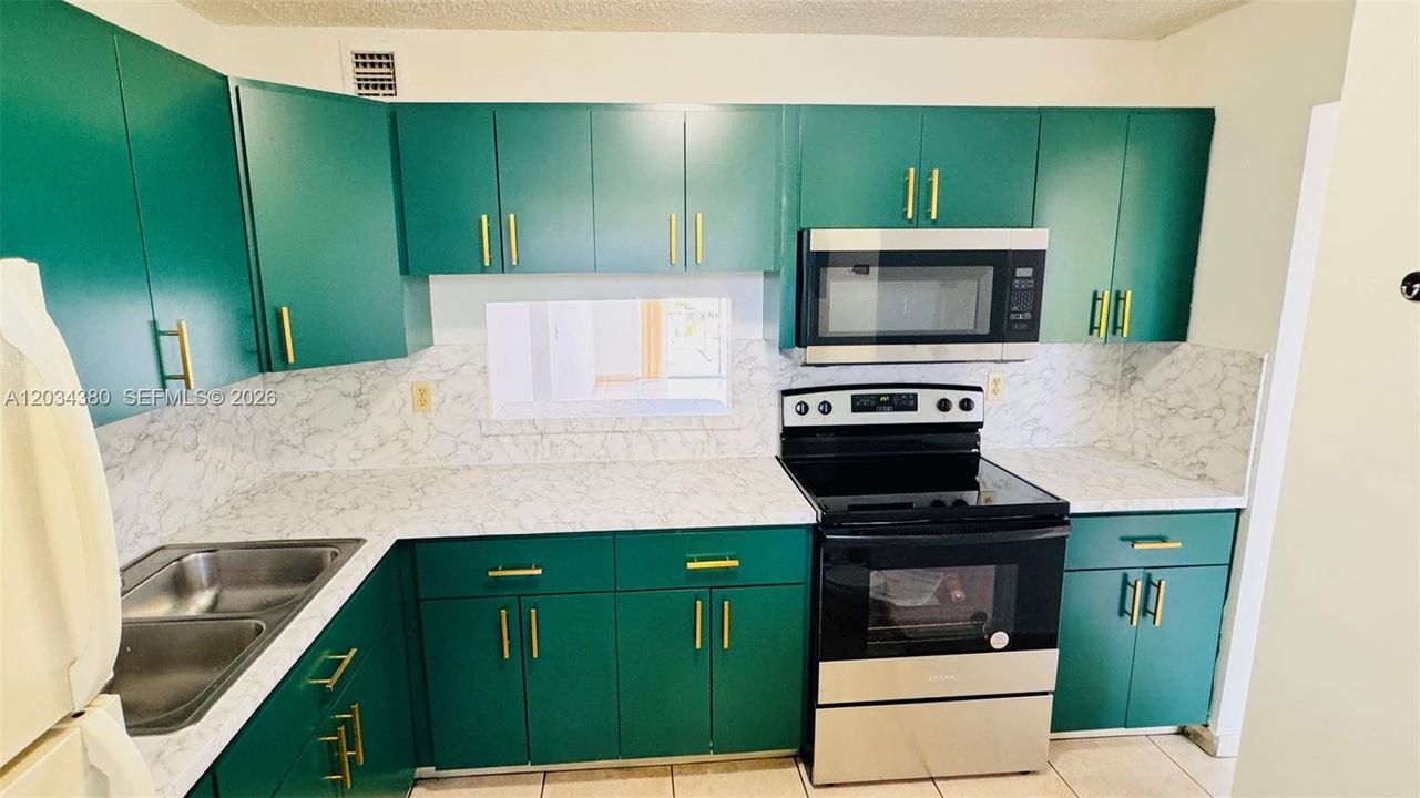 For Rent: $2,200 (2 beds, 2 baths, 1000 Square Feet)