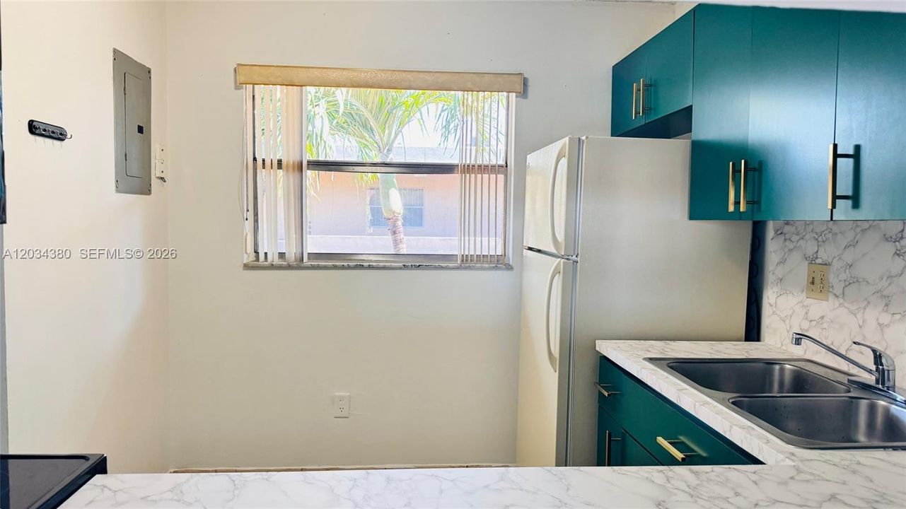 For Rent: $2,200 (2 beds, 2 baths, 1000 Square Feet)