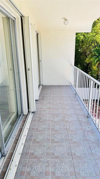 For Rent: $2,200 (2 beds, 2 baths, 1000 Square Feet)