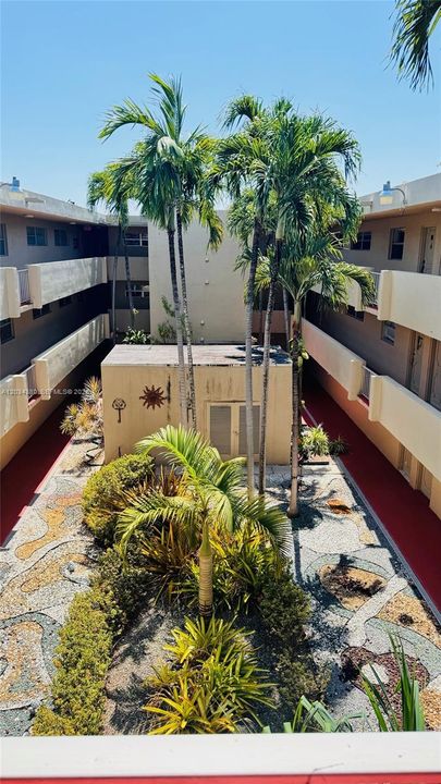 For Rent: $2,200 (2 beds, 2 baths, 1000 Square Feet)