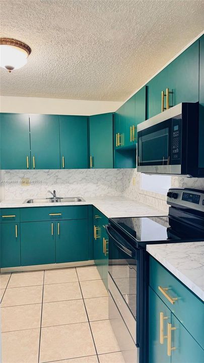 For Rent: $2,200 (2 beds, 2 baths, 1000 Square Feet)