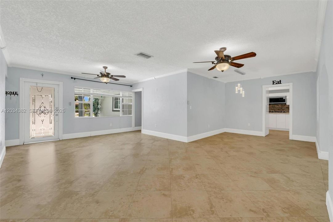 For Rent: $3,900 (4 beds, 2 baths, 1586 Square Feet)