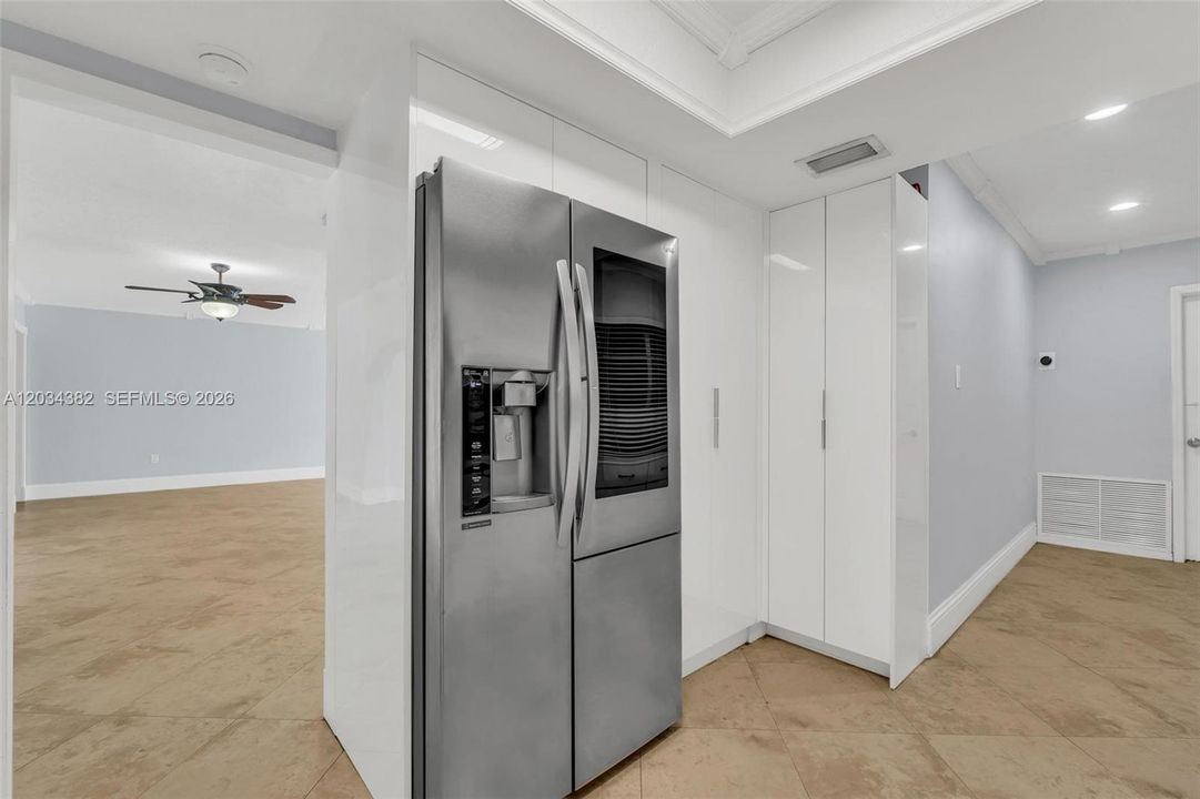 For Rent: $3,900 (4 beds, 2 baths, 1586 Square Feet)