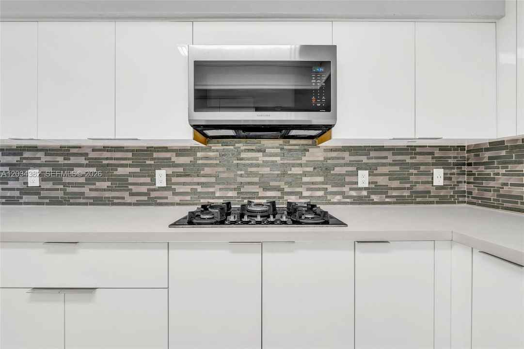 For Rent: $3,900 (4 beds, 2 baths, 1586 Square Feet)