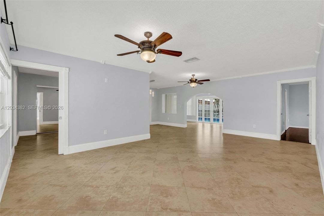 For Rent: $3,900 (4 beds, 2 baths, 1586 Square Feet)