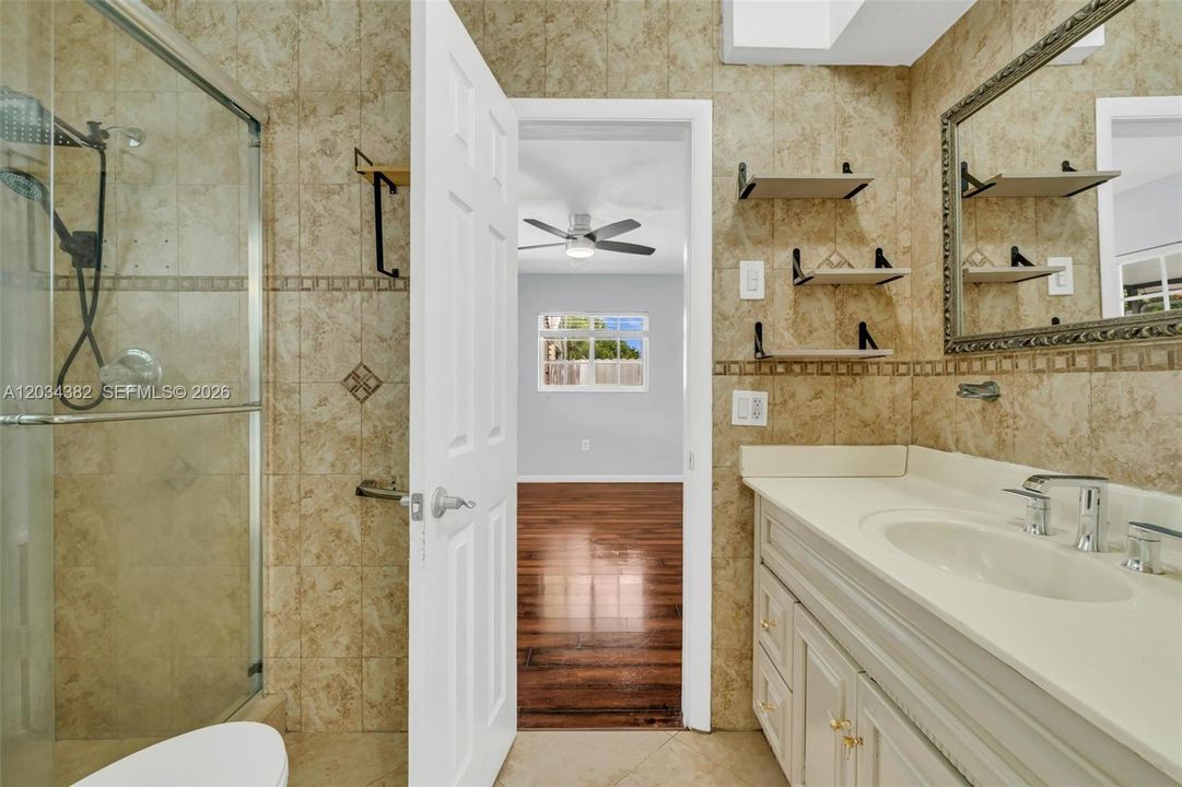 For Rent: $3,900 (4 beds, 2 baths, 1586 Square Feet)