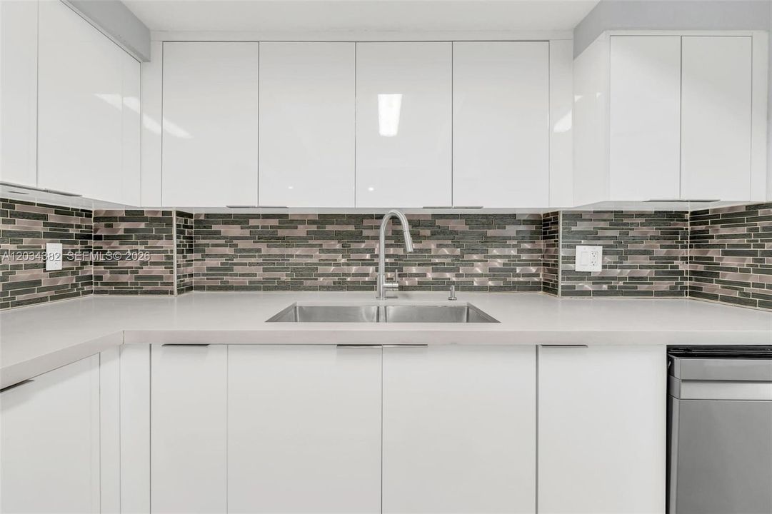 For Rent: $3,900 (4 beds, 2 baths, 1586 Square Feet)