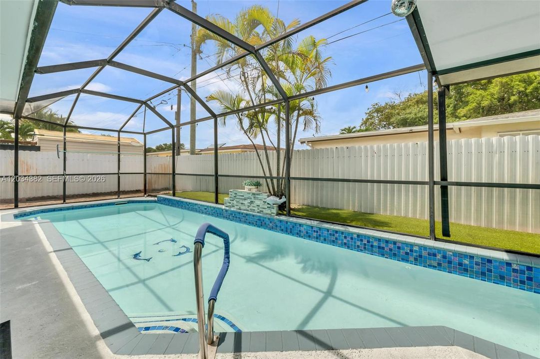 For Rent: $3,900 (4 beds, 2 baths, 1586 Square Feet)