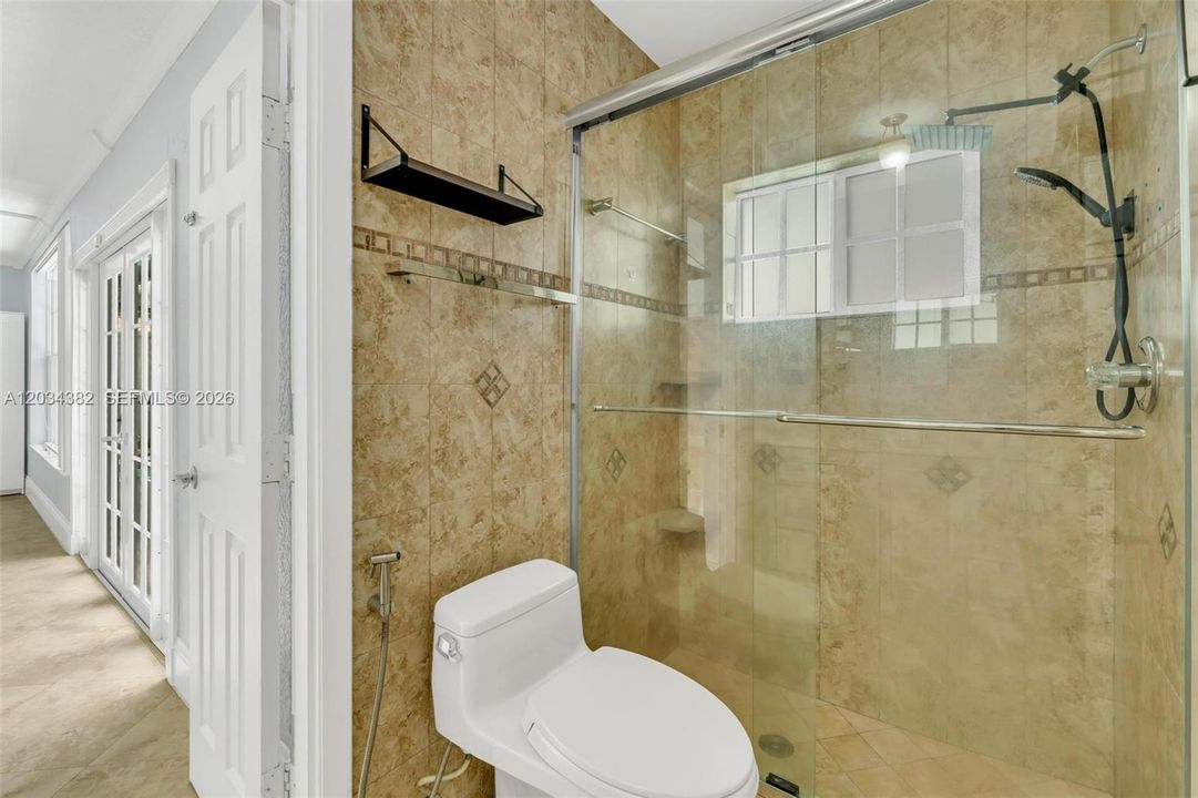 For Rent: $3,900 (4 beds, 2 baths, 1586 Square Feet)