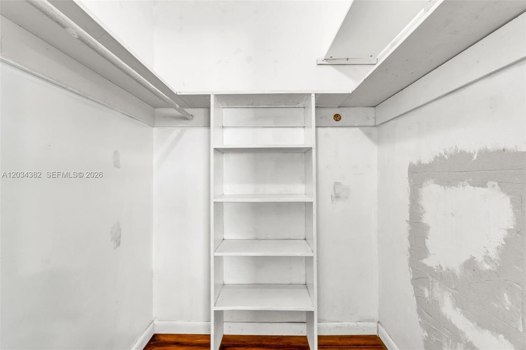 For Rent: $3,900 (4 beds, 2 baths, 1586 Square Feet)