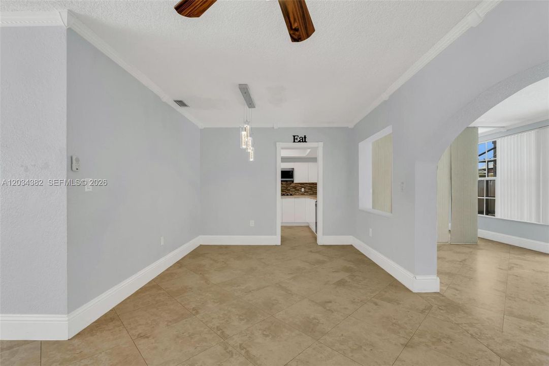 For Rent: $3,900 (4 beds, 2 baths, 1586 Square Feet)