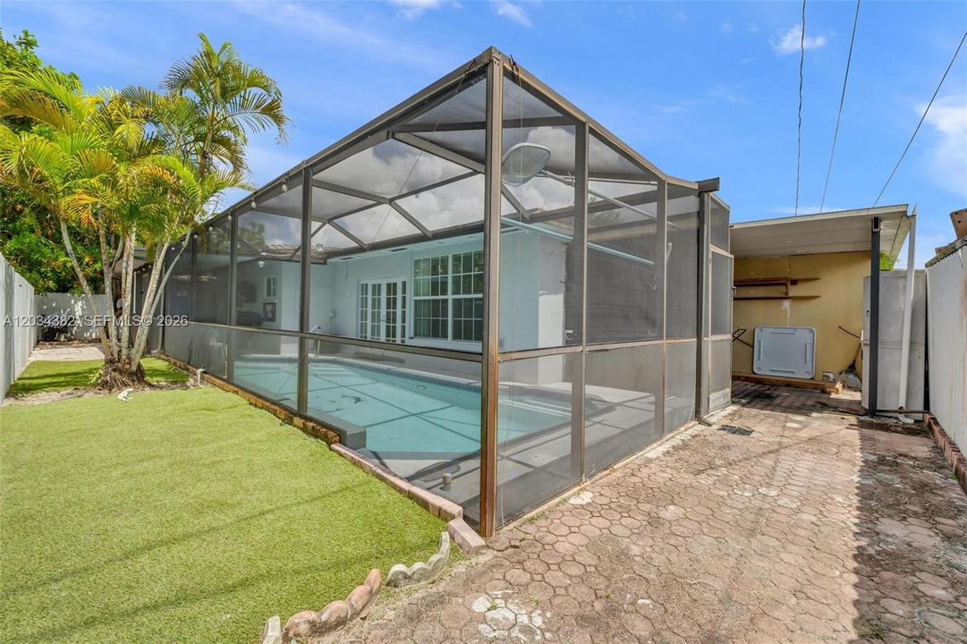 For Rent: $3,900 (4 beds, 2 baths, 1586 Square Feet)