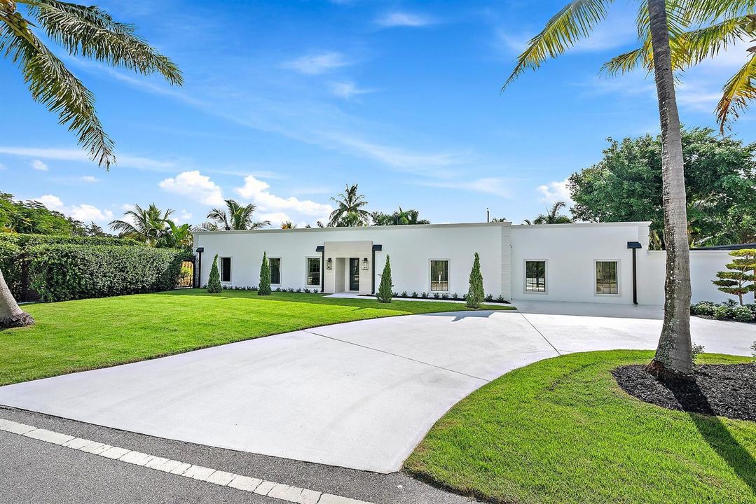 391 W Riverside Dr-9