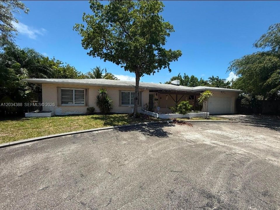 Active With Contract: $1,150,000 (3 beds, 2 baths, 1768 Square Feet)