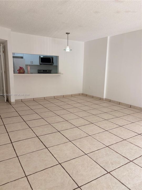 For Rent: $1,575 (1 beds, 1 baths, 783 Square Feet)