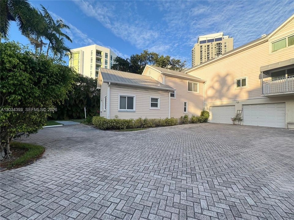 В аренду: $3,500 (2 спален, 2 ванн, 1345 Квадратных фут)