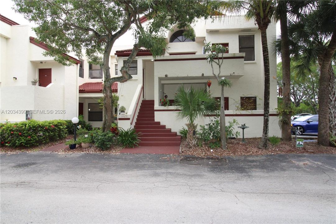 For Rent: $1,750 (1 beds, 1 baths, 800 Square Feet)