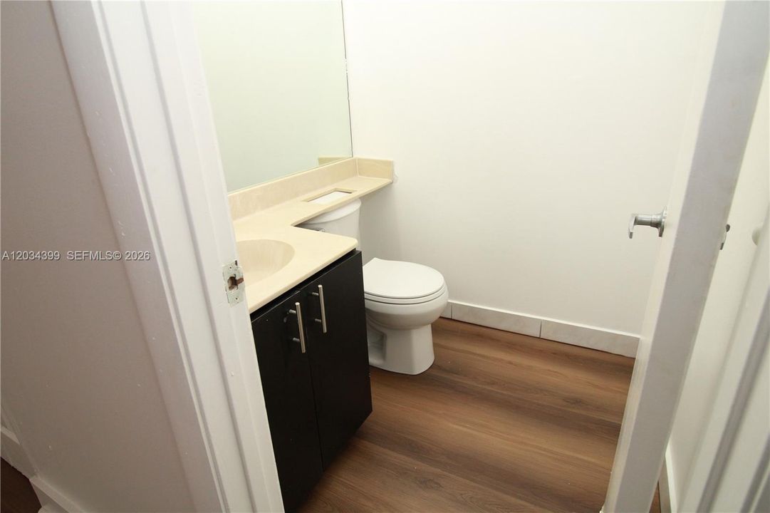 For Rent: $1,750 (1 beds, 1 baths, 800 Square Feet)