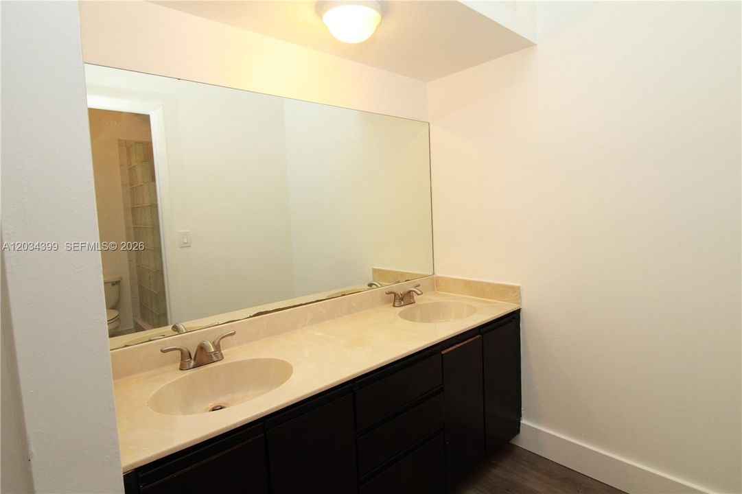 For Rent: $1,750 (1 beds, 1 baths, 800 Square Feet)