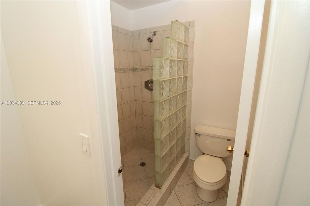 For Rent: $1,750 (1 beds, 1 baths, 800 Square Feet)