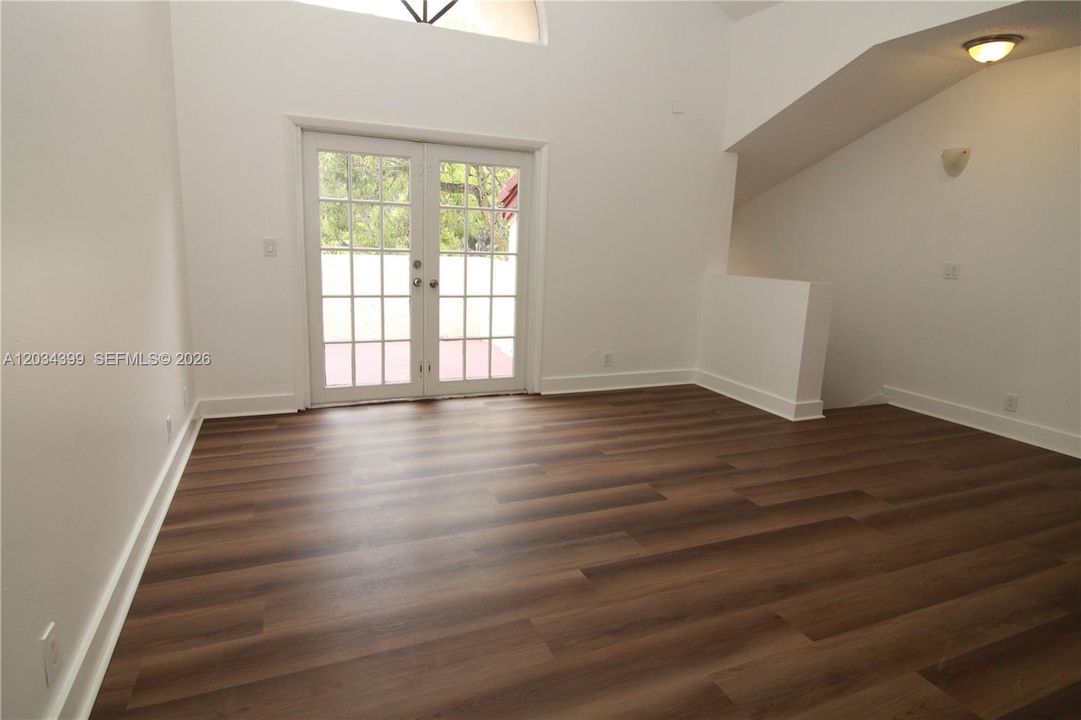 For Rent: $1,750 (1 beds, 1 baths, 800 Square Feet)