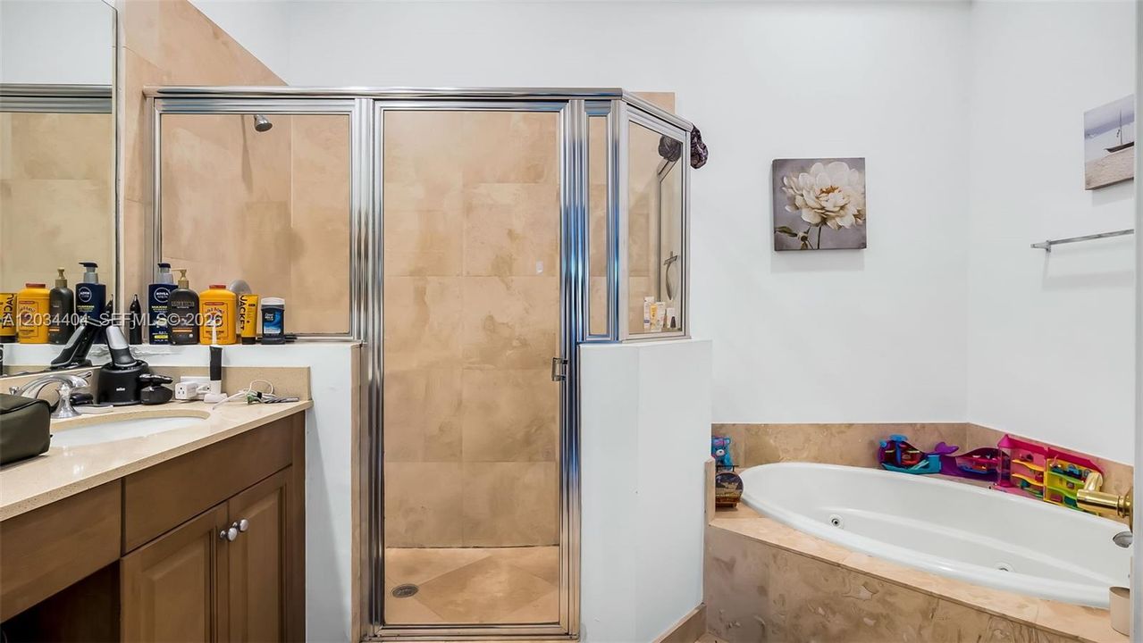For Sale: $599,000 (3 beds, 2 baths, 2043 Square Feet)