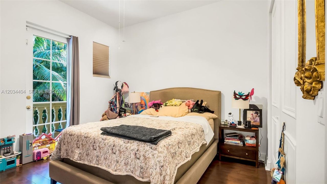 For Sale: $599,000 (3 beds, 2 baths, 2043 Square Feet)