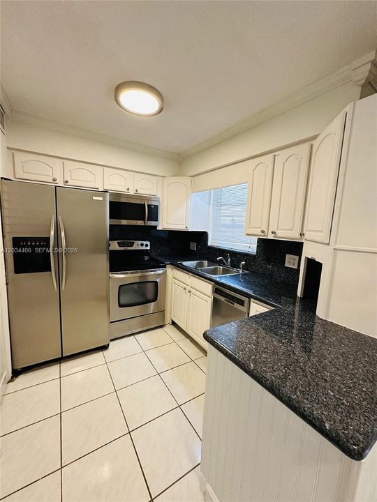 For Sale: $215,000 (2 beds, 1 baths, 815 Square Feet)