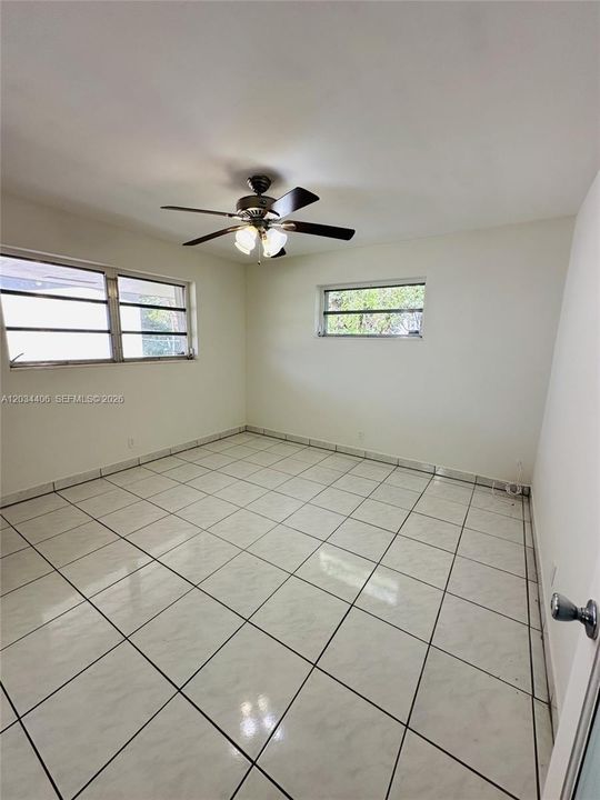 For Sale: $215,000 (2 beds, 1 baths, 815 Square Feet)