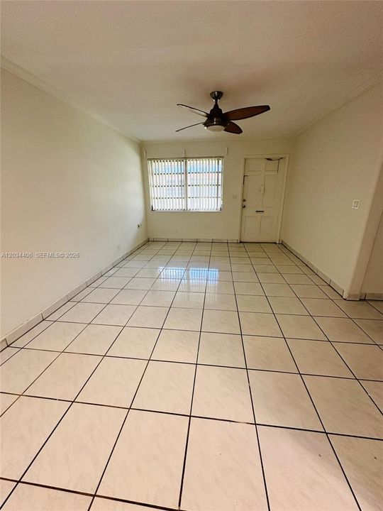 For Sale: $215,000 (2 beds, 1 baths, 815 Square Feet)