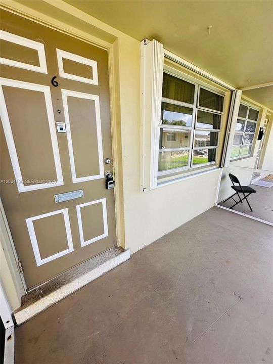 For Sale: $215,000 (2 beds, 1 baths, 815 Square Feet)