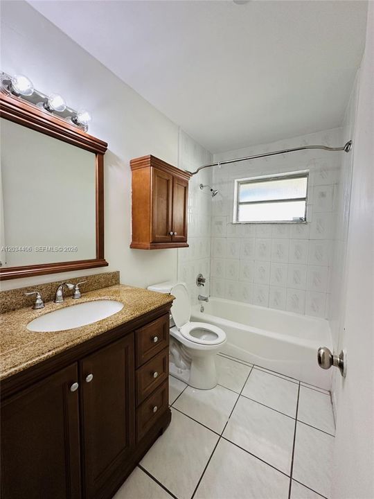For Sale: $215,000 (2 beds, 1 baths, 815 Square Feet)