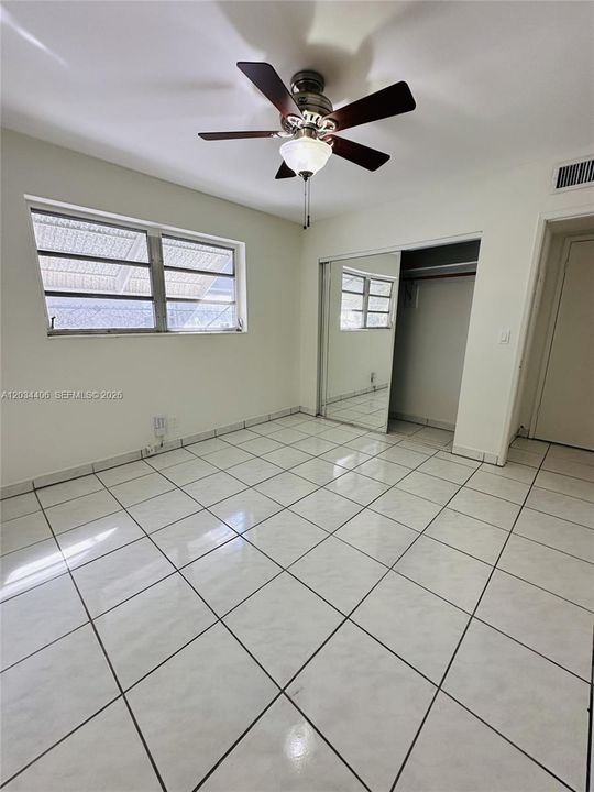 For Sale: $215,000 (2 beds, 1 baths, 815 Square Feet)
