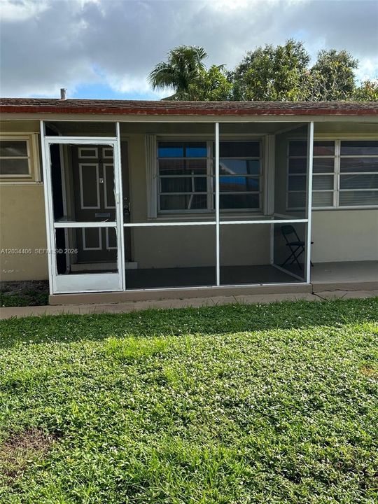 For Sale: $215,000 (2 beds, 1 baths, 815 Square Feet)