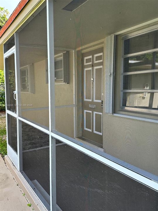 For Sale: $215,000 (2 beds, 1 baths, 815 Square Feet)